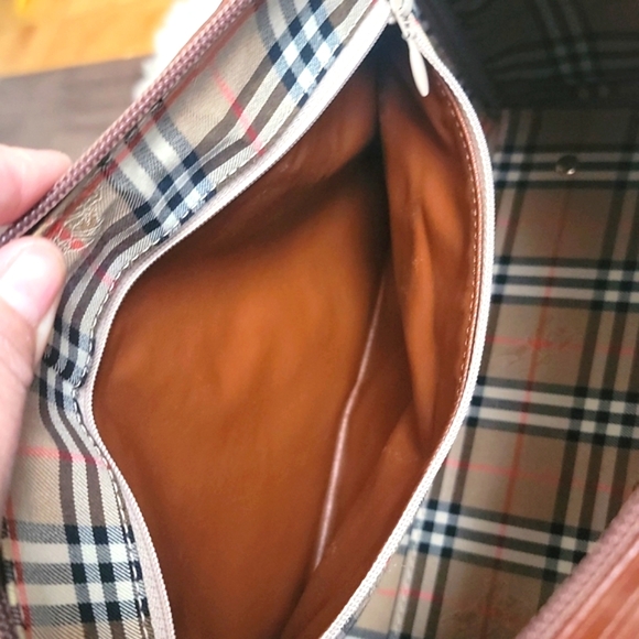 ❤HOST PICK❤ Burberry - Picture 13 of 17